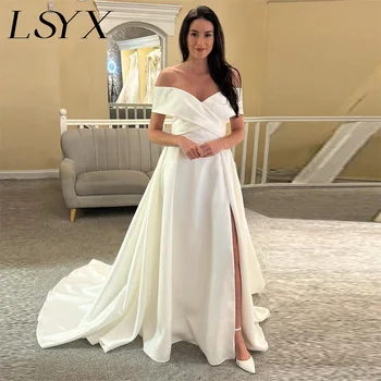 LSYX, гънки с открити рамене, Атласное сватбена рокля трапецовидна форма, просто сватбена рокля с висока цепка отстрани, цип отзад, придворен струята, сшитое по поръчка